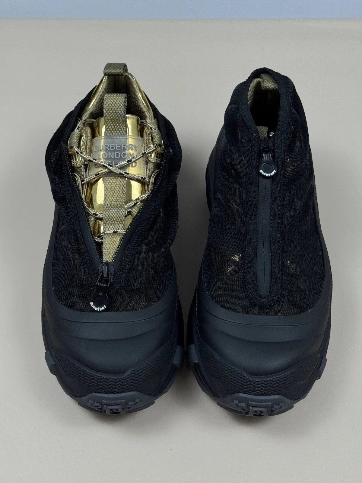 Burberry Arthur Black Mesh Gold ( Like New )